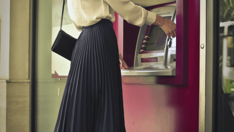 How to Wear a Maxi Skirt to the Office?