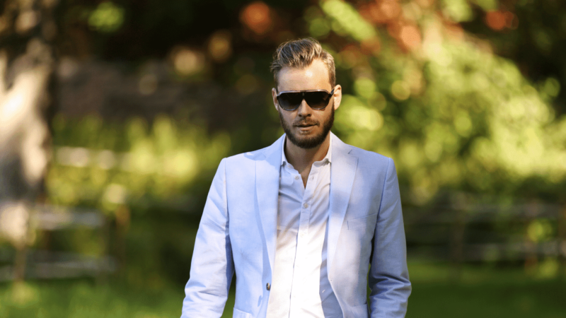 How to Wear a Blazer in The Summer for Men
